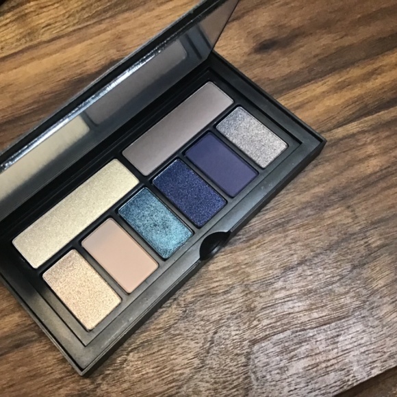 Smashbox eyeshadow pallet and spectrum brush, cool effect Smashbox blue pallet - Picture 5 of 11